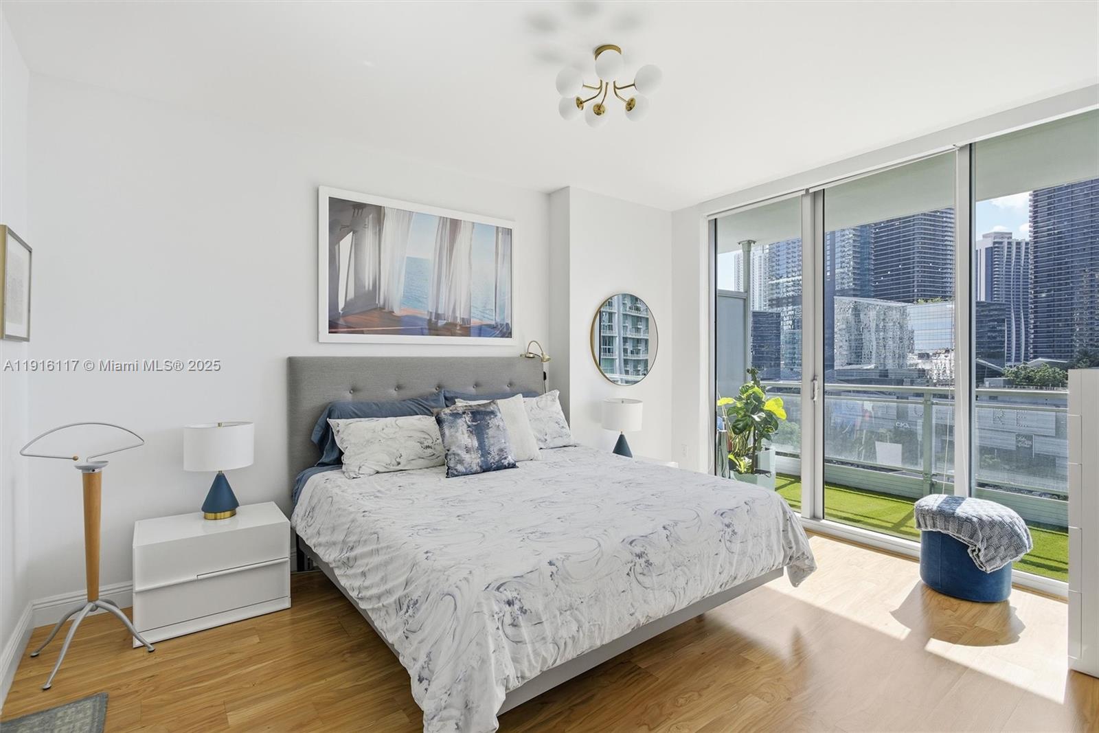 92 SW 3rd St #1604, Miami FL 33130