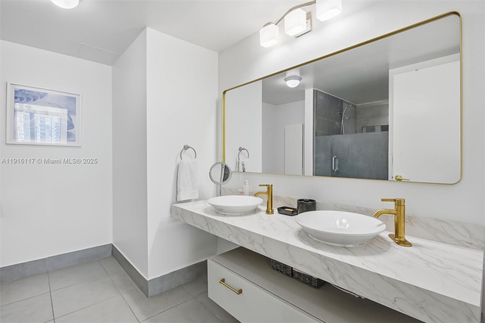92 SW 3rd St #1604, Miami FL 33130