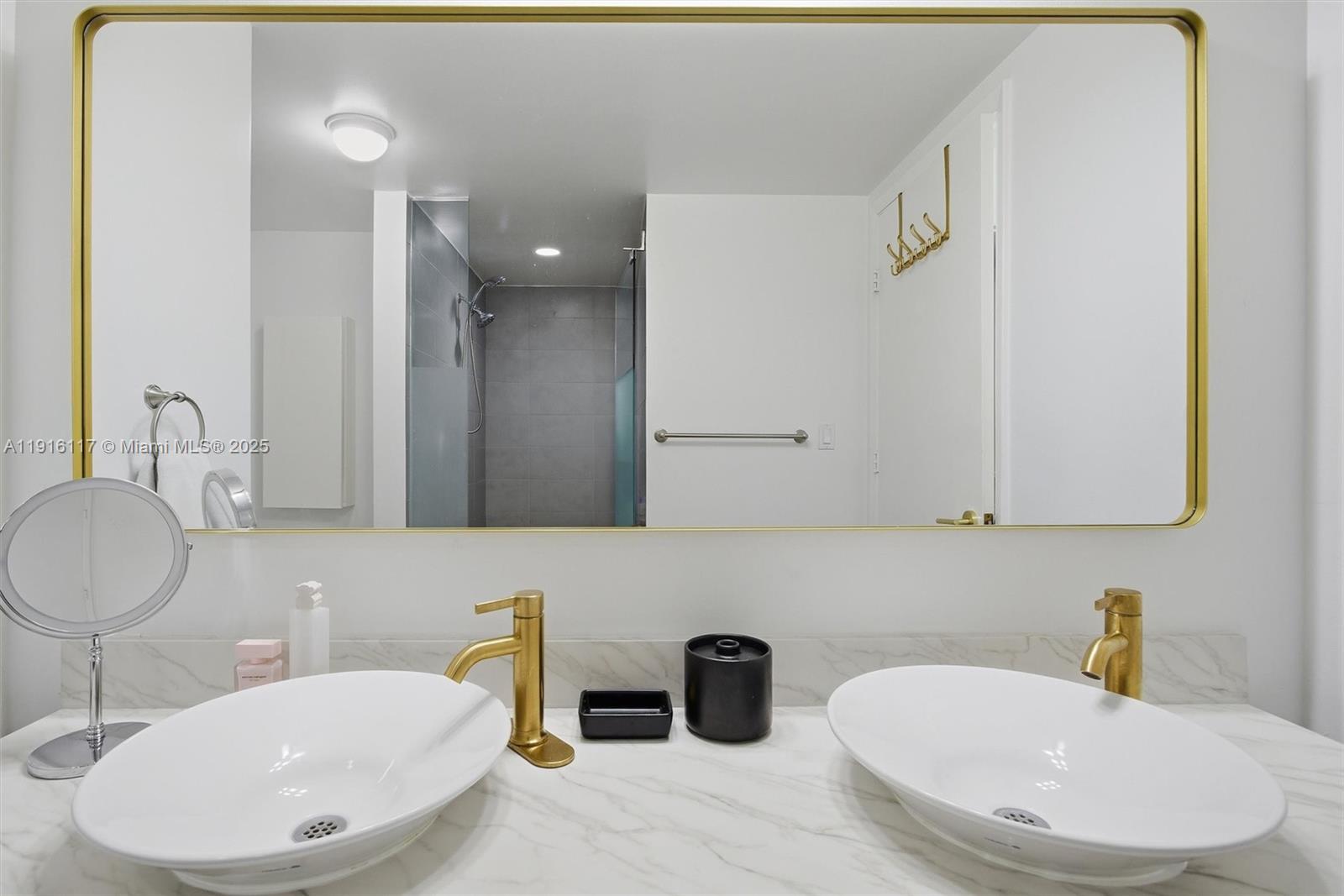 92 SW 3rd St #1604, Miami FL 33130