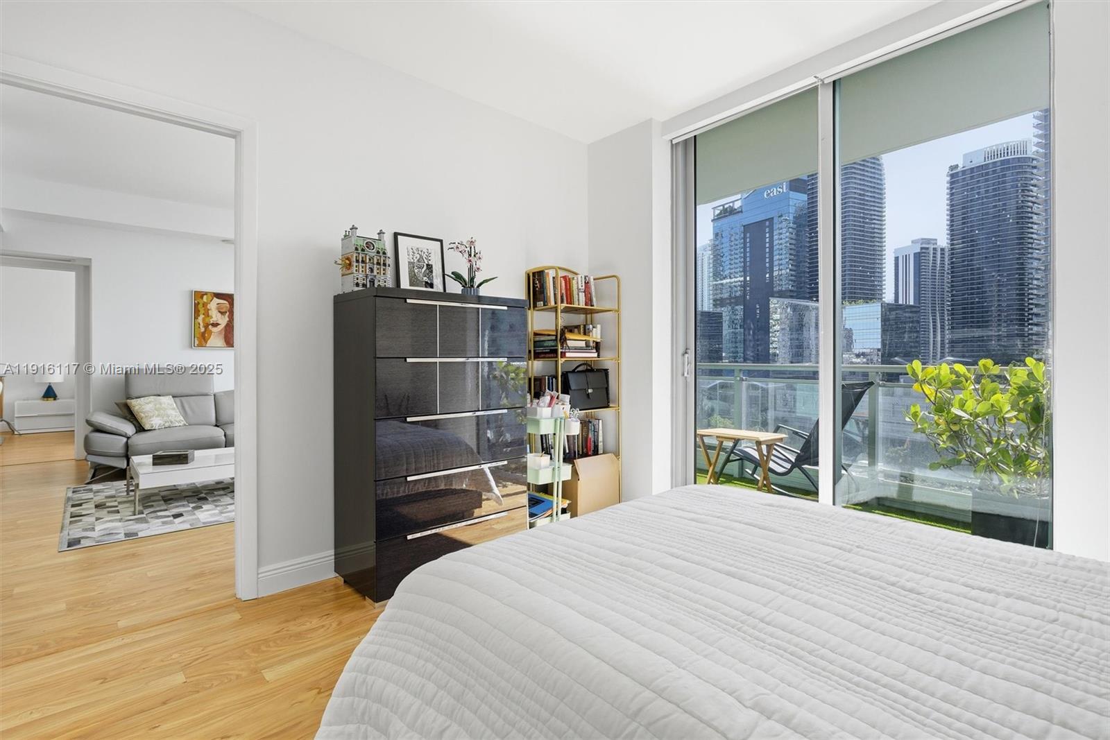 92 SW 3rd St #1604, Miami FL 33130