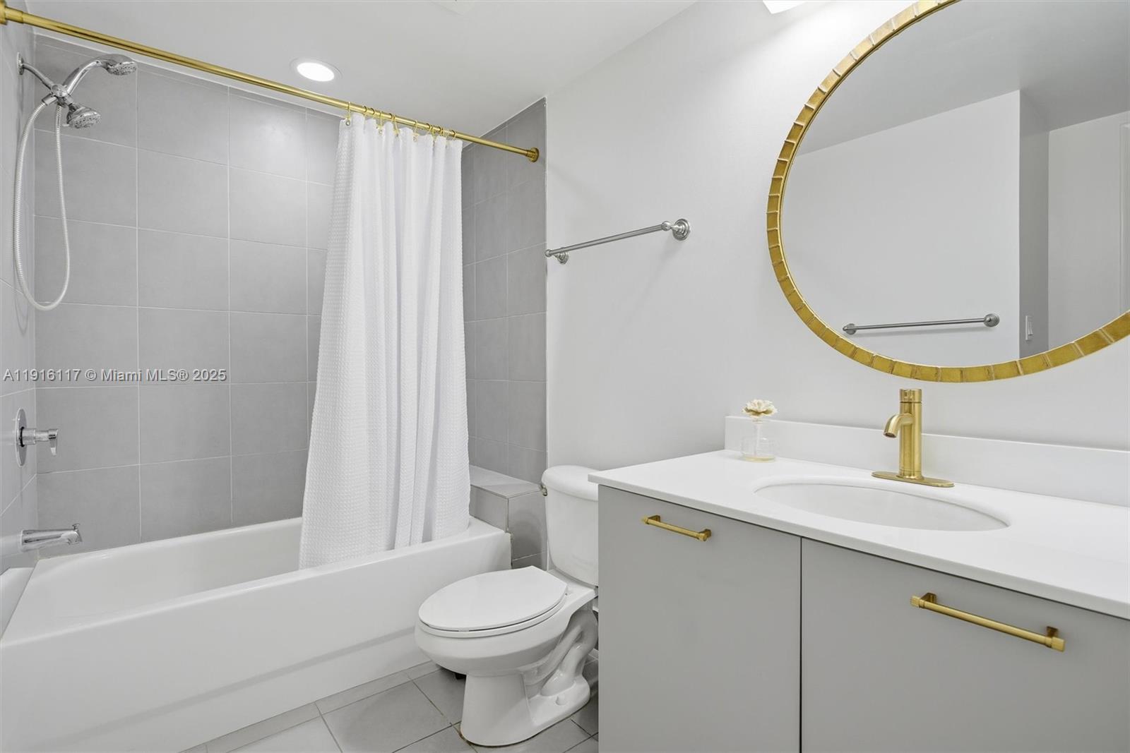 92 SW 3rd St #1604, Miami FL 33130