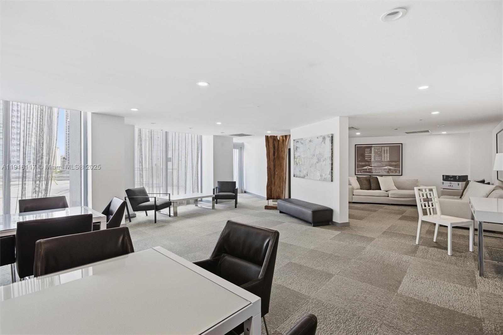 92 SW 3rd St #1604, Miami FL 33130