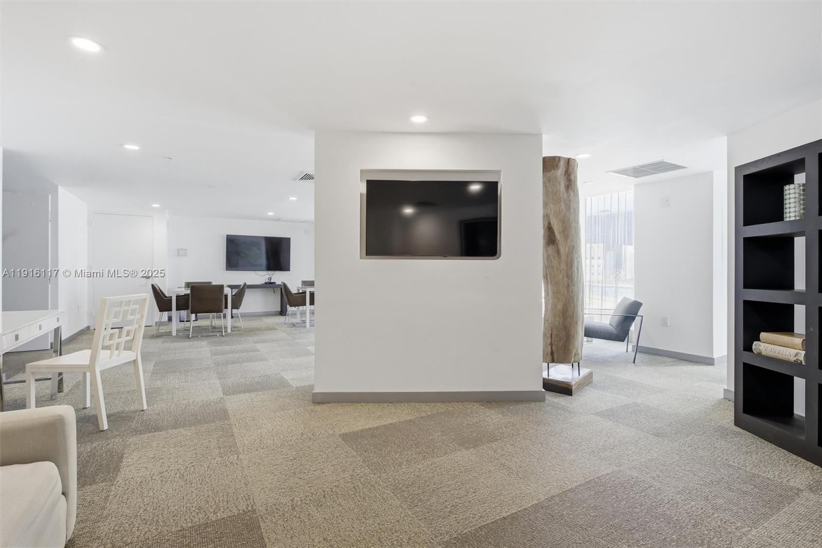 92 SW 3rd St #1604, Miami FL 33130