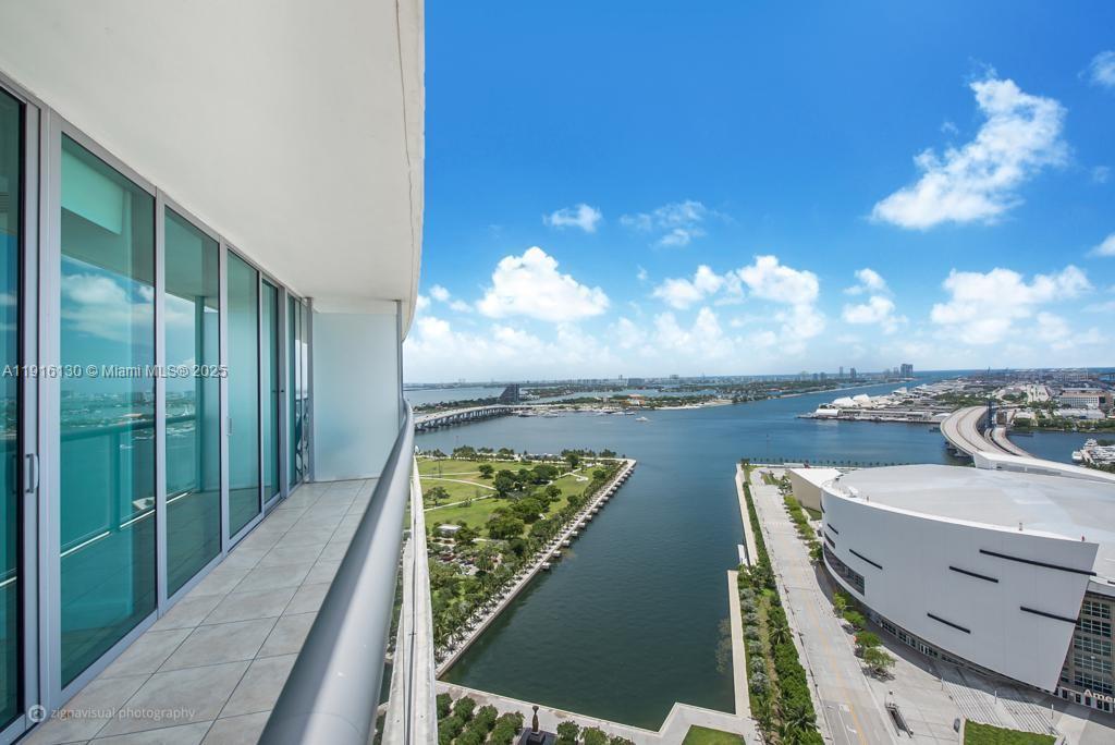 888 Biscayne Blvd #2905, Miami FL 33132