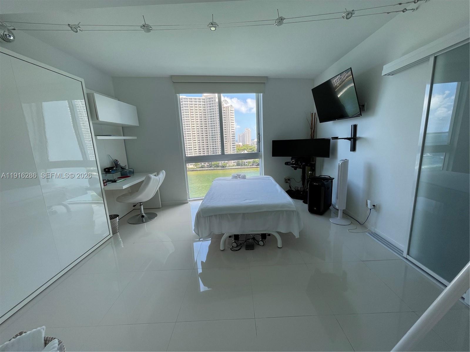 335 S Biscayne Blvd #1209, Miami FL 33131