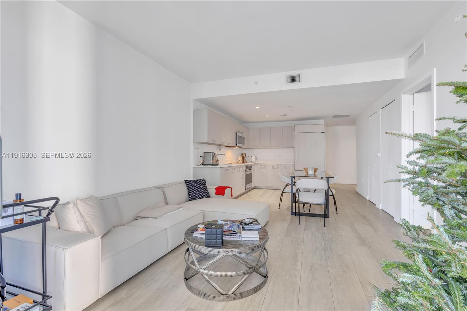 55 SW 9th St #2610, Miami FL 33130
