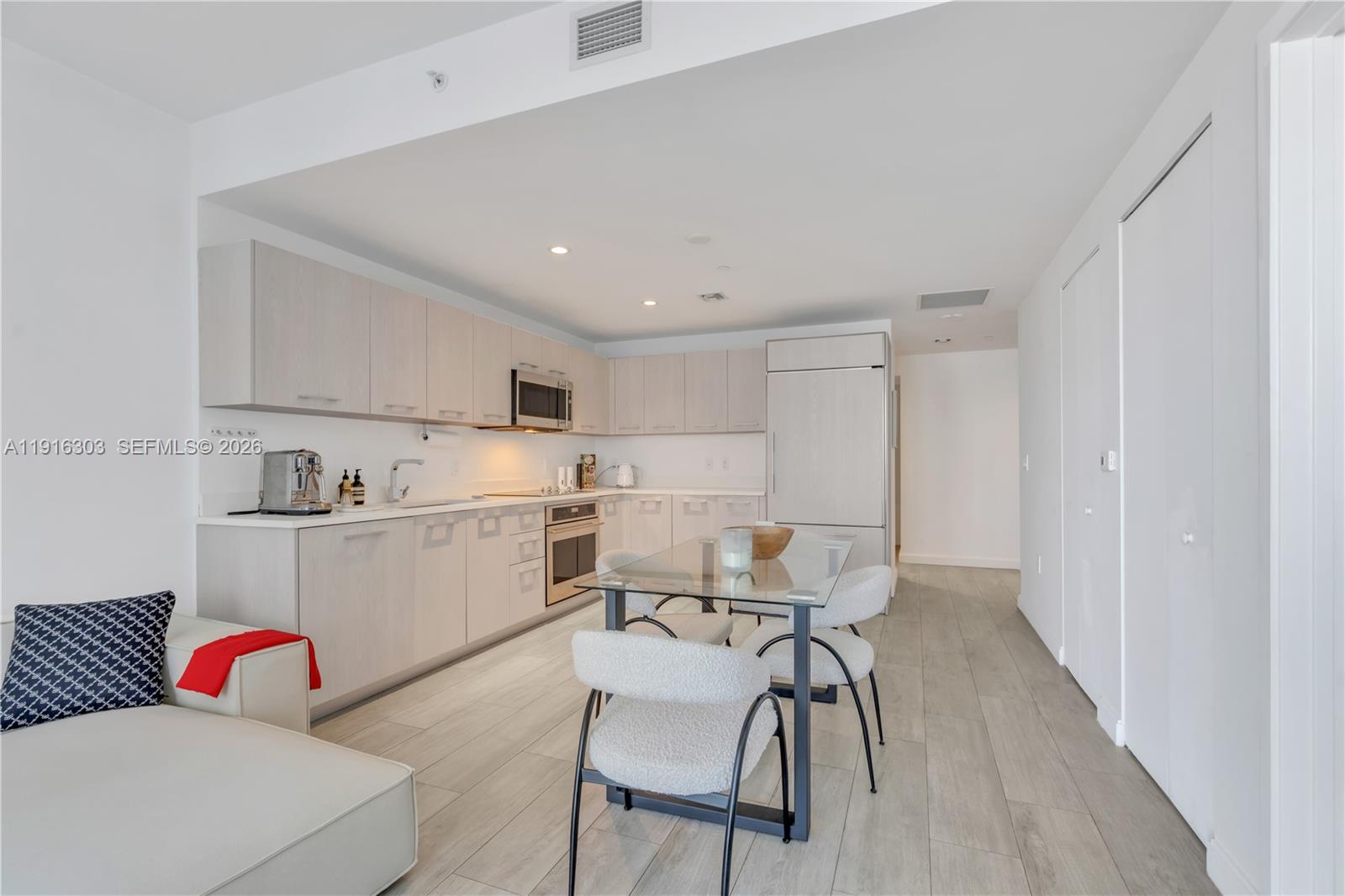 55 SW 9th St #2610, Miami FL 33130