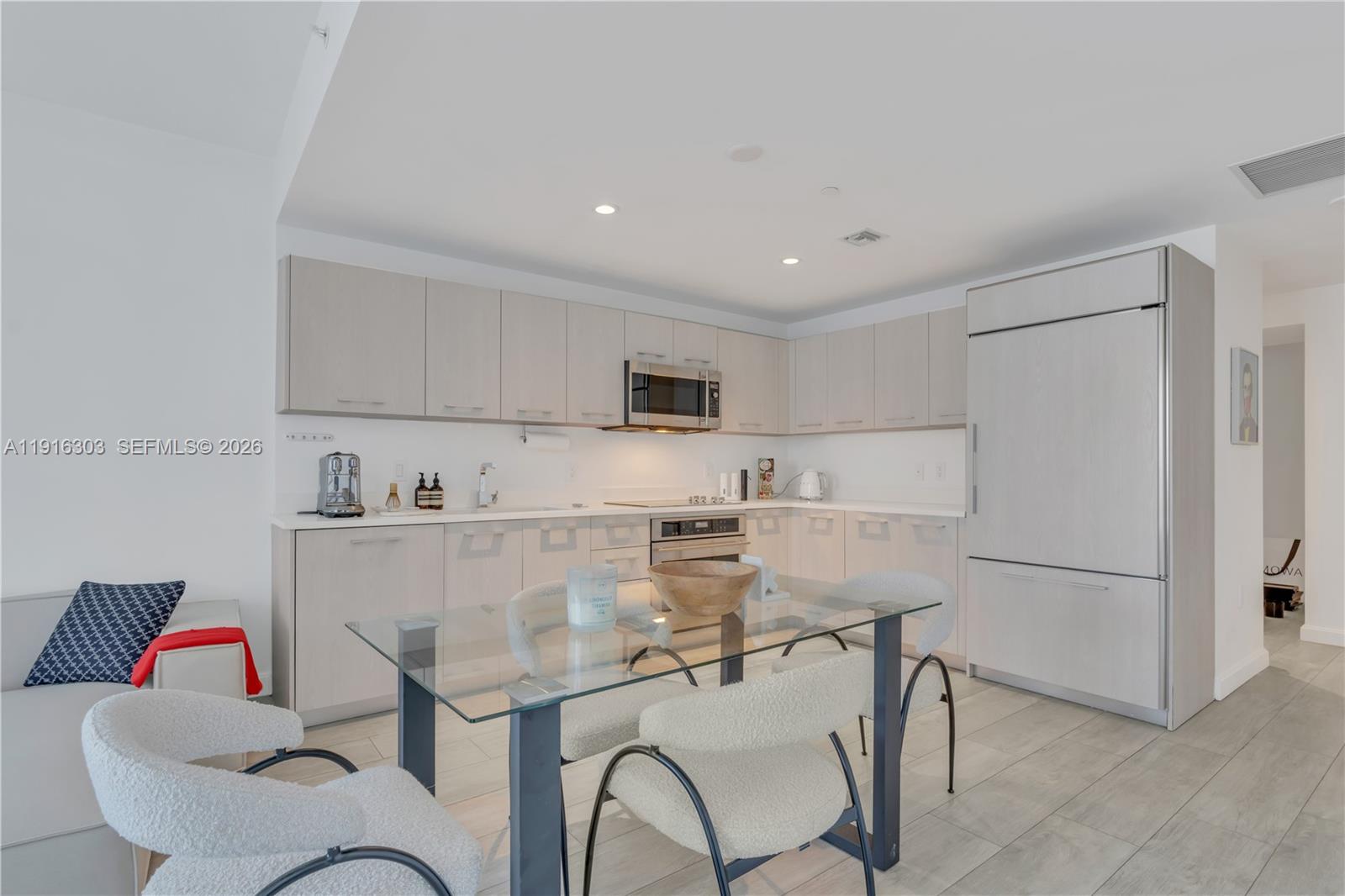 55 SW 9th St #2610, Miami FL 33130