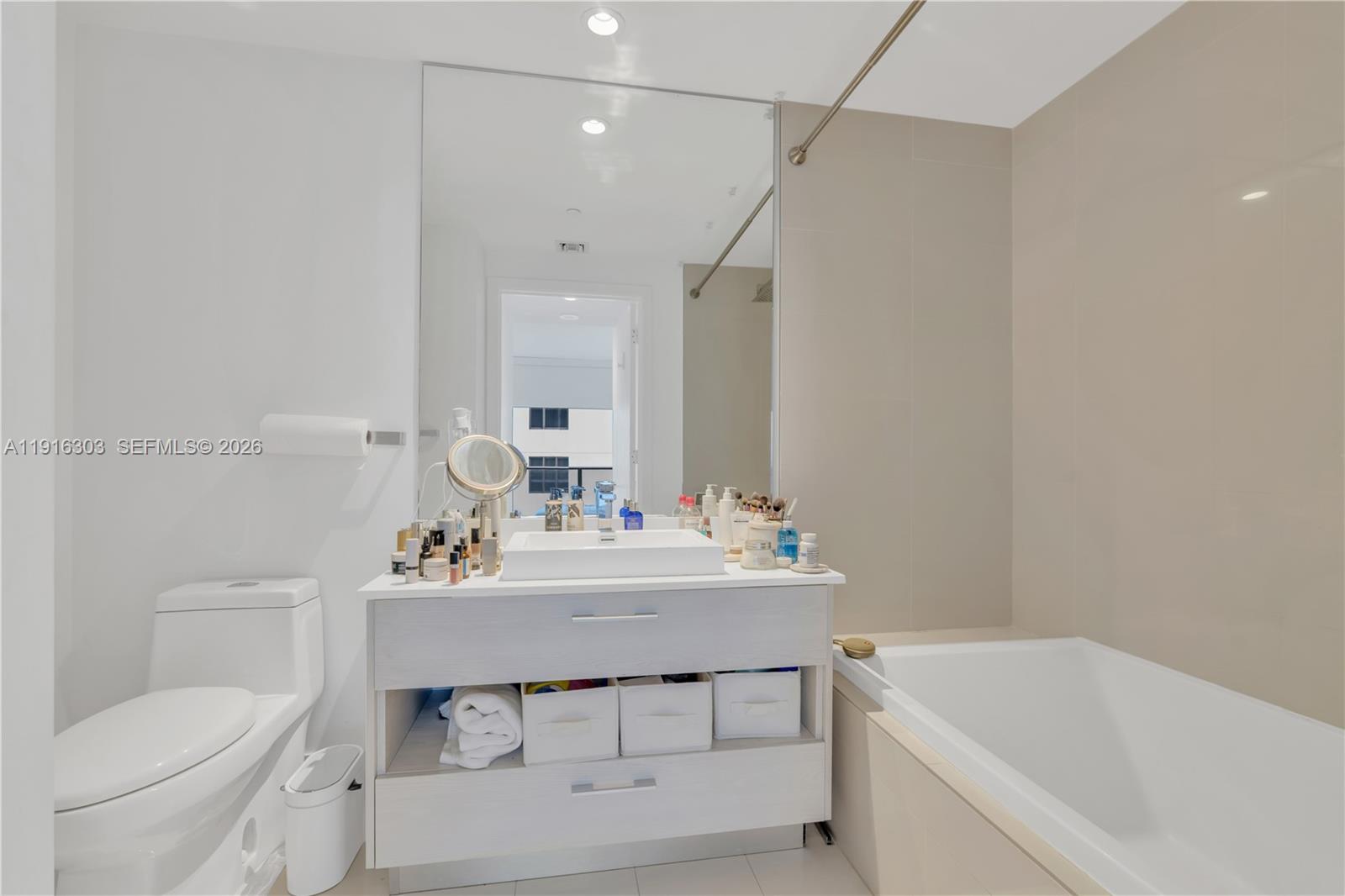 55 SW 9th St #2610, Miami FL 33130