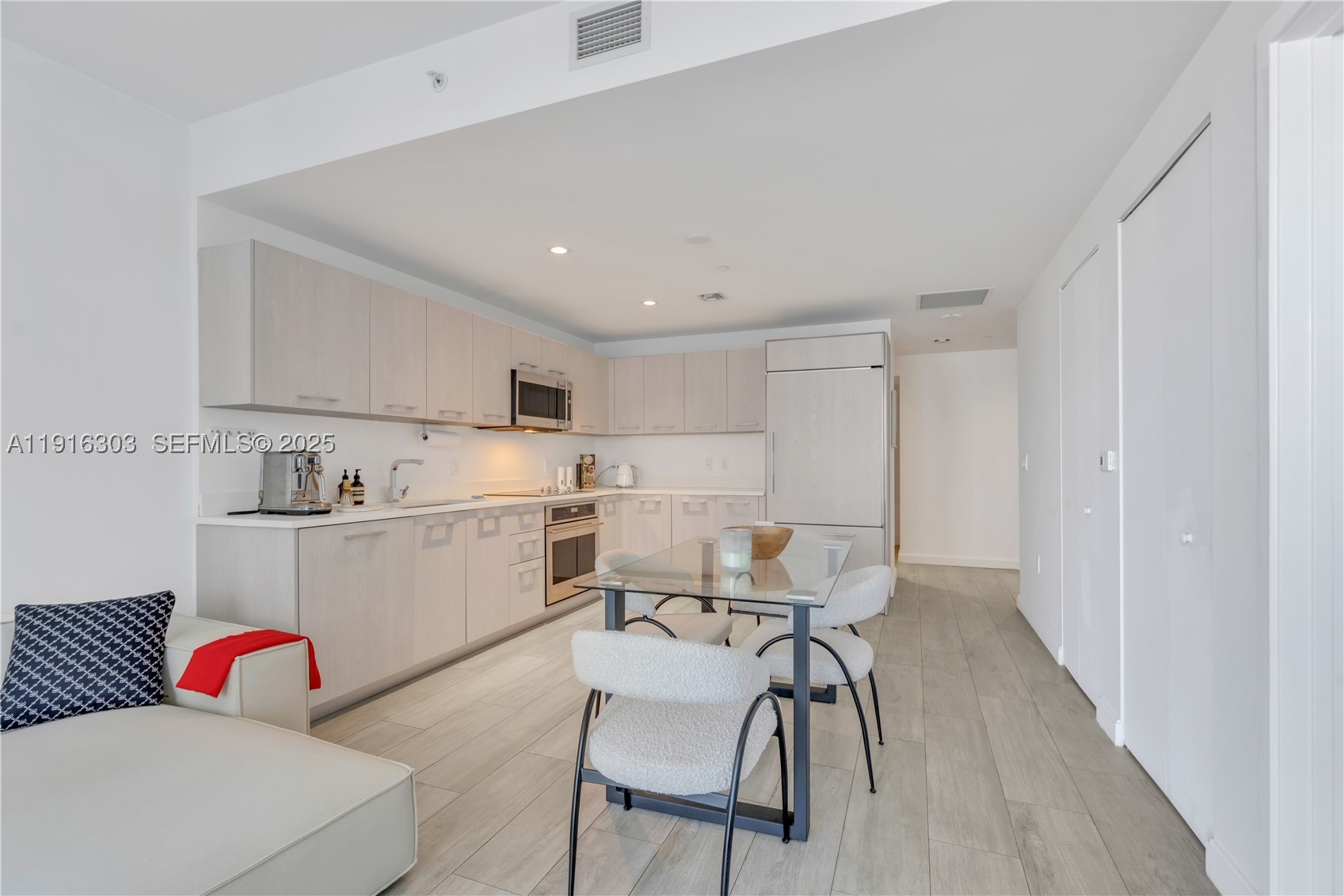 55 SW 9th St #2610, Miami FL 33130