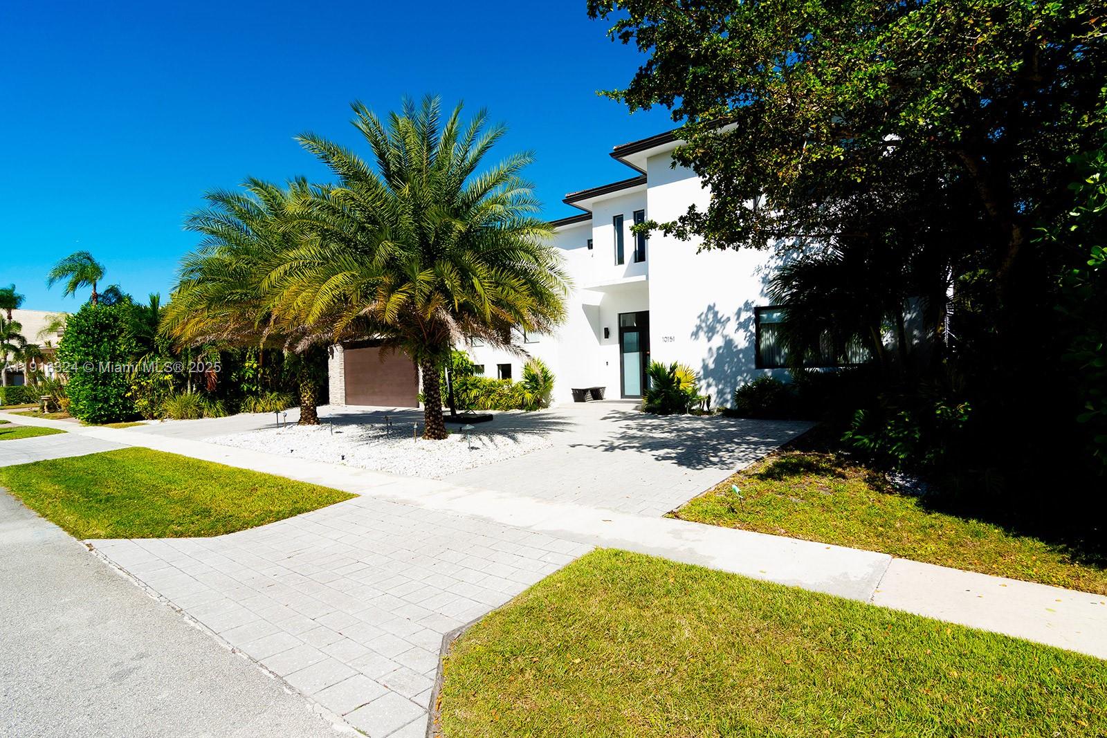 10151 SW 3rd St, Plantation FL 33324