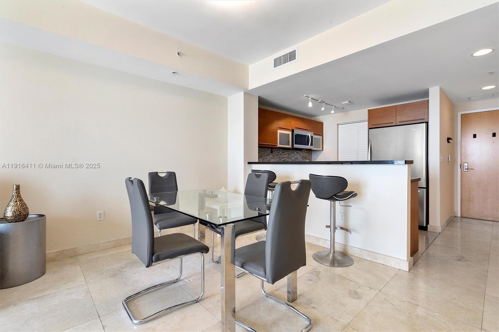 253 NE 2nd St #1803, Miami FL 33132