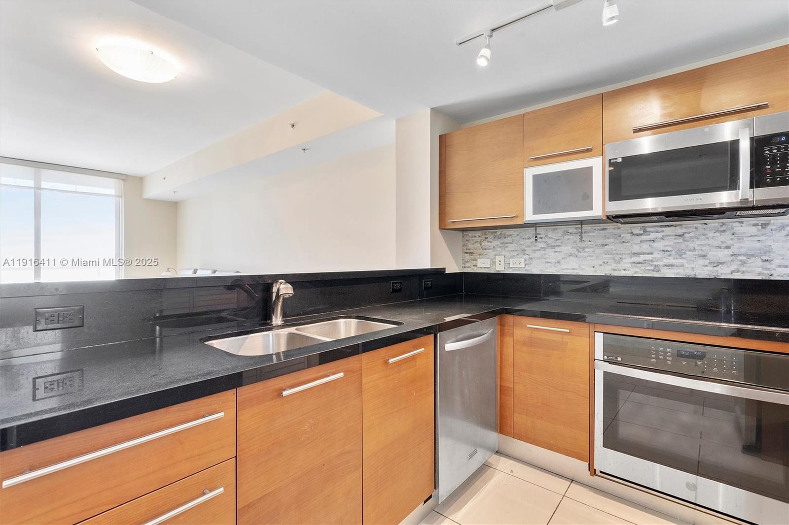 253 NE 2nd St #1803, Miami FL 33132