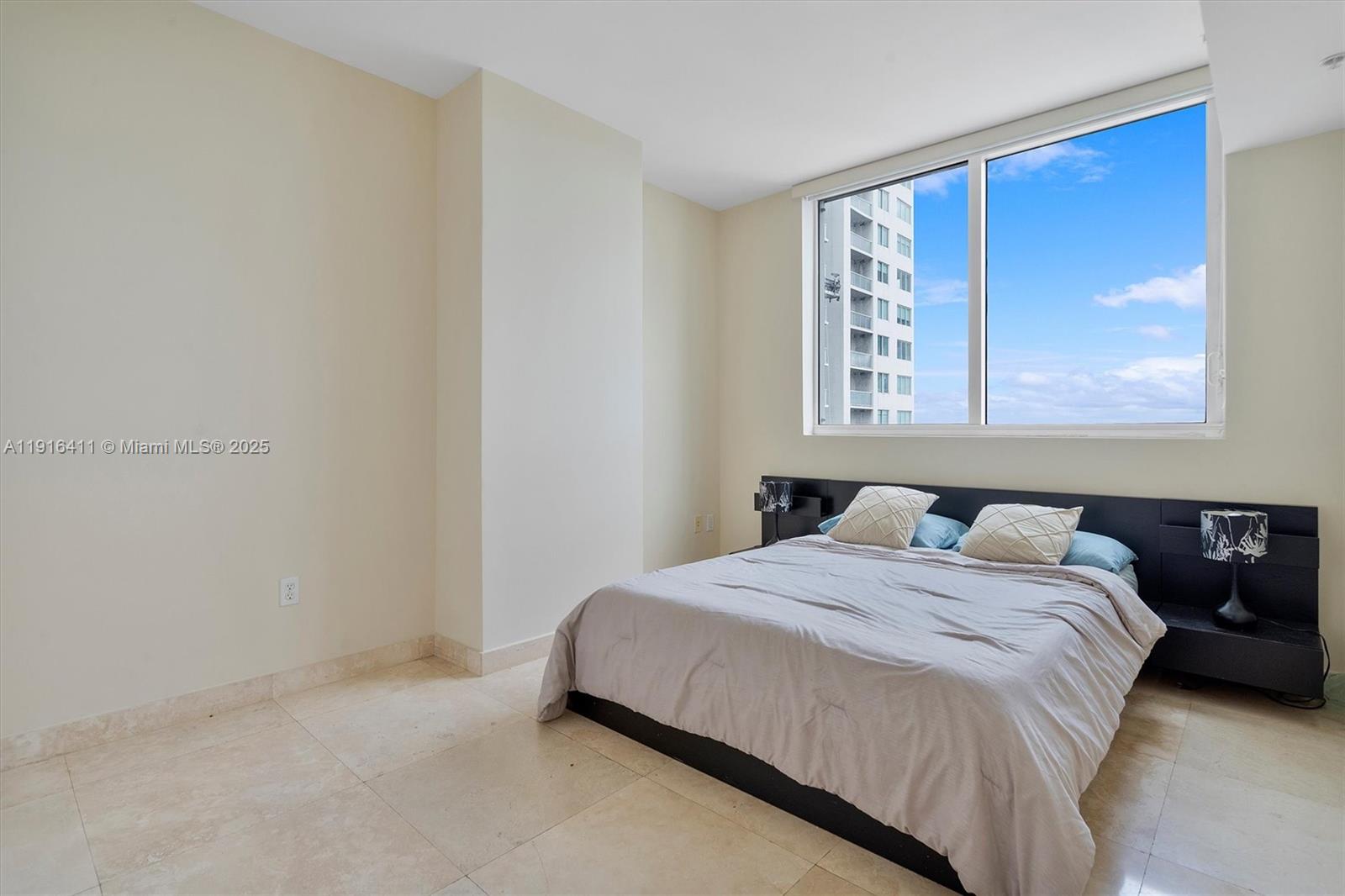 253 NE 2nd St #1803, Miami FL 33132