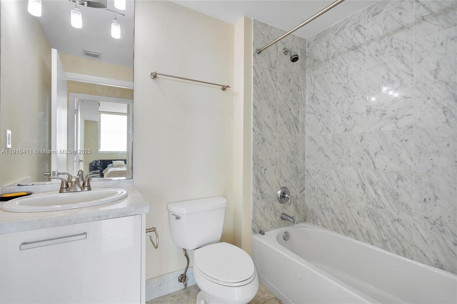 253 NE 2nd St #1803, Miami FL 33132
