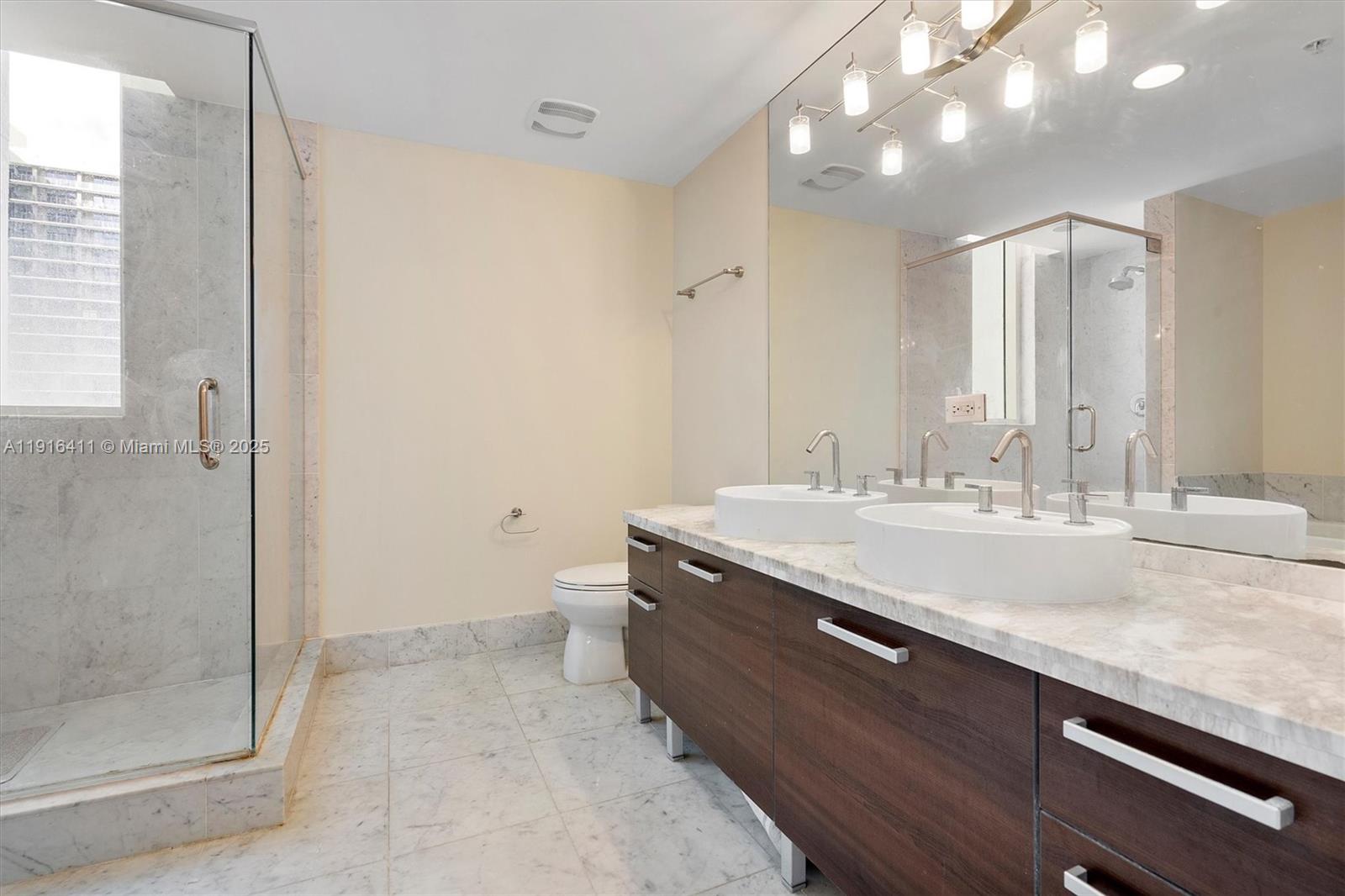 253 NE 2nd St #1803, Miami FL 33132