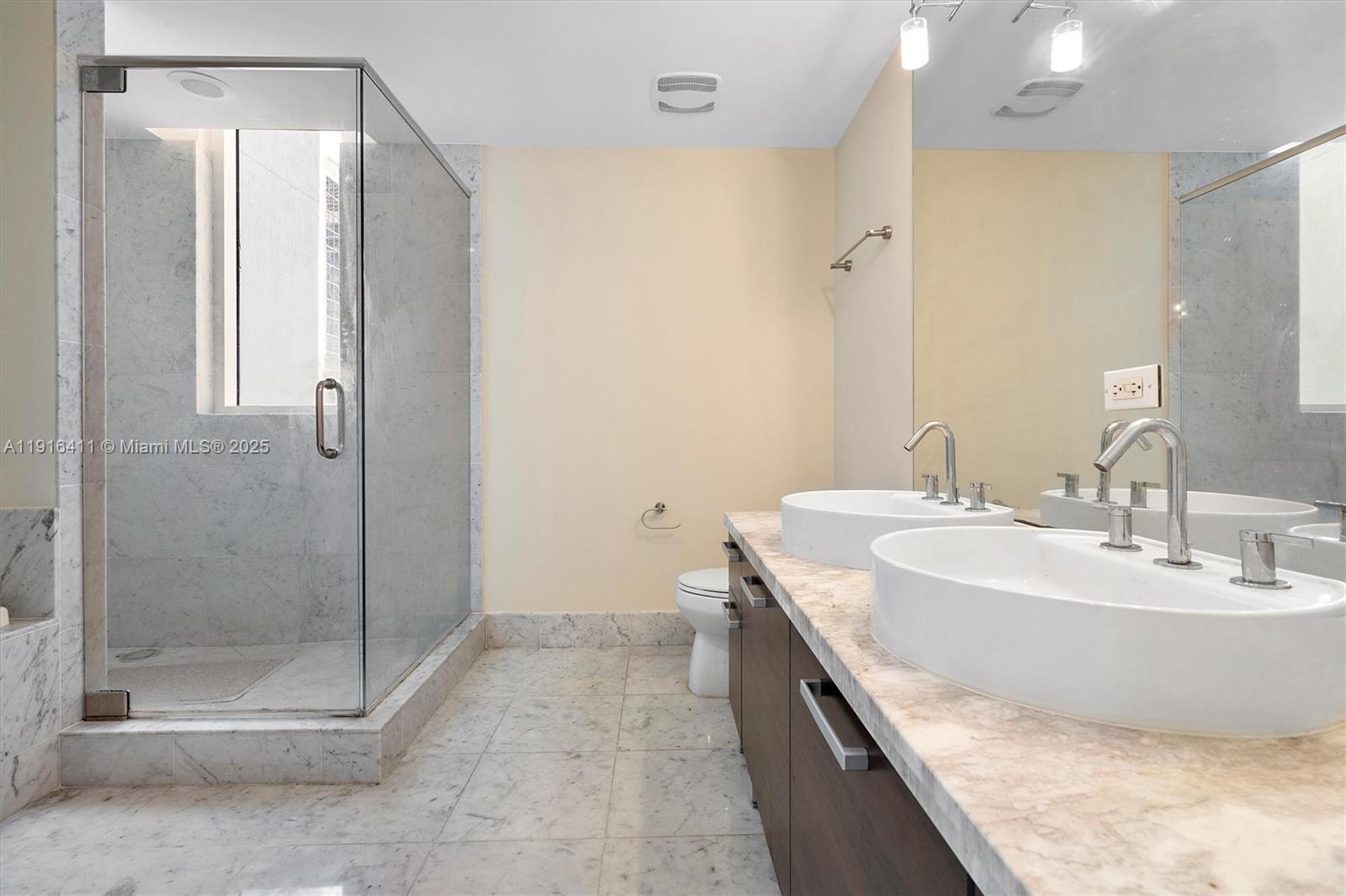 253 NE 2nd St #1803, Miami FL 33132