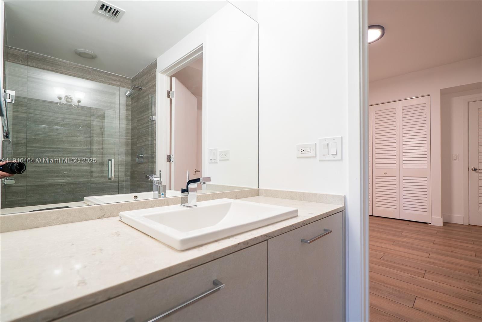 1010 Brickell Ave #2201, Miami FL 33131