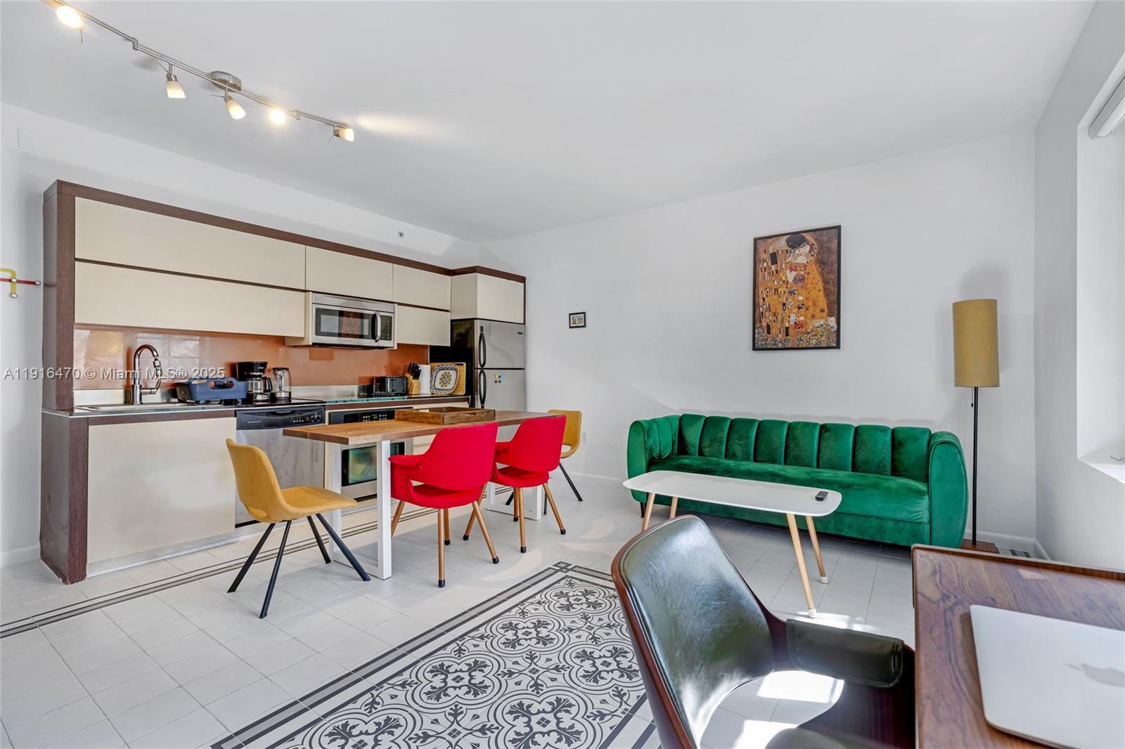 435 21st St #311, Miami Beach FL 33139