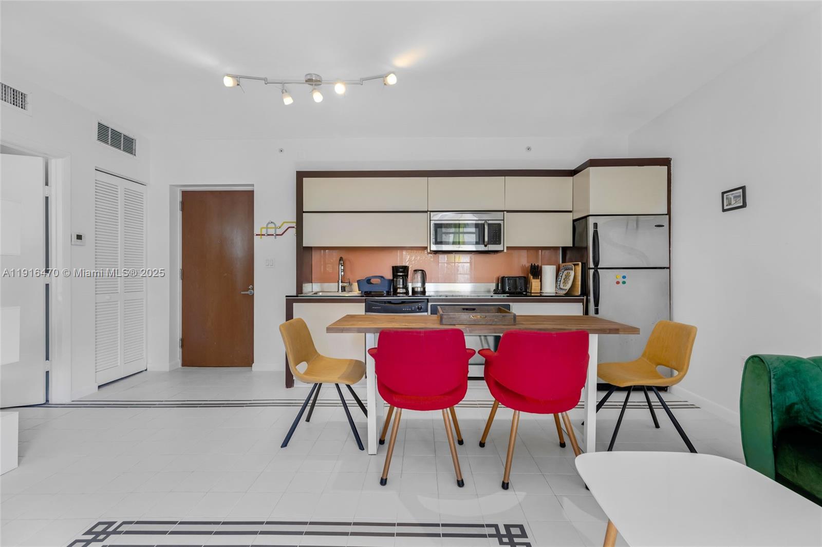435 21st St #311, Miami Beach FL 33139