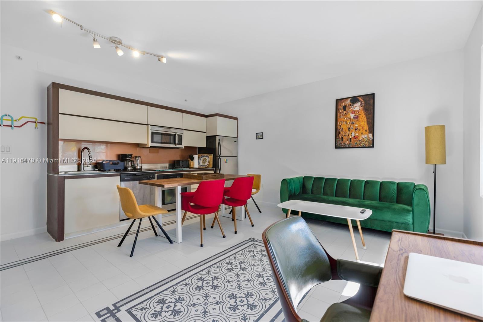 435 21st St #311, Miami Beach FL 33139