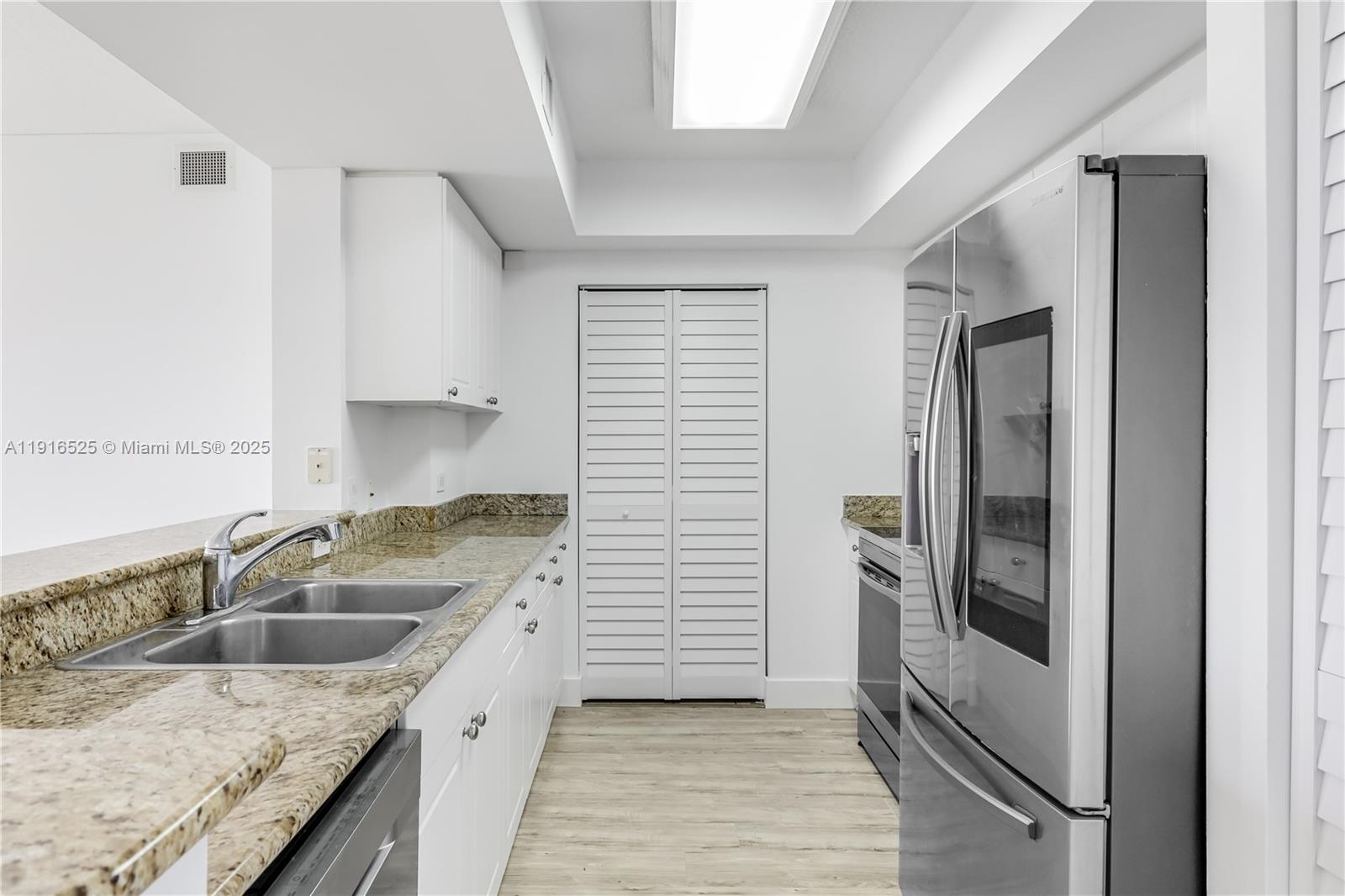 19501 W Country Club Dr #515, Aventura FL 33180