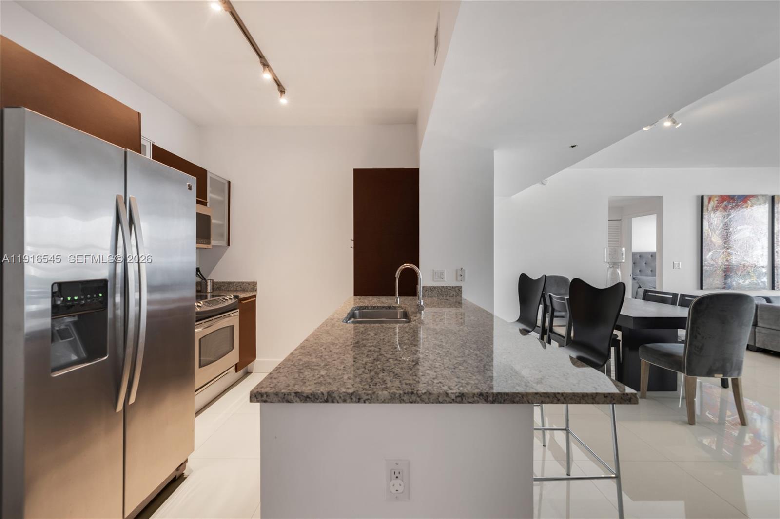 950 Brickell Bay Dr #1404, Miami FL 33131