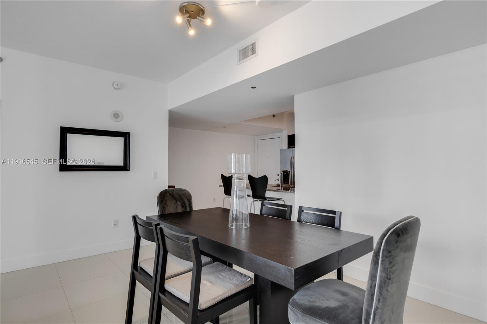 950 Brickell Bay Dr #1404, Miami FL 33131