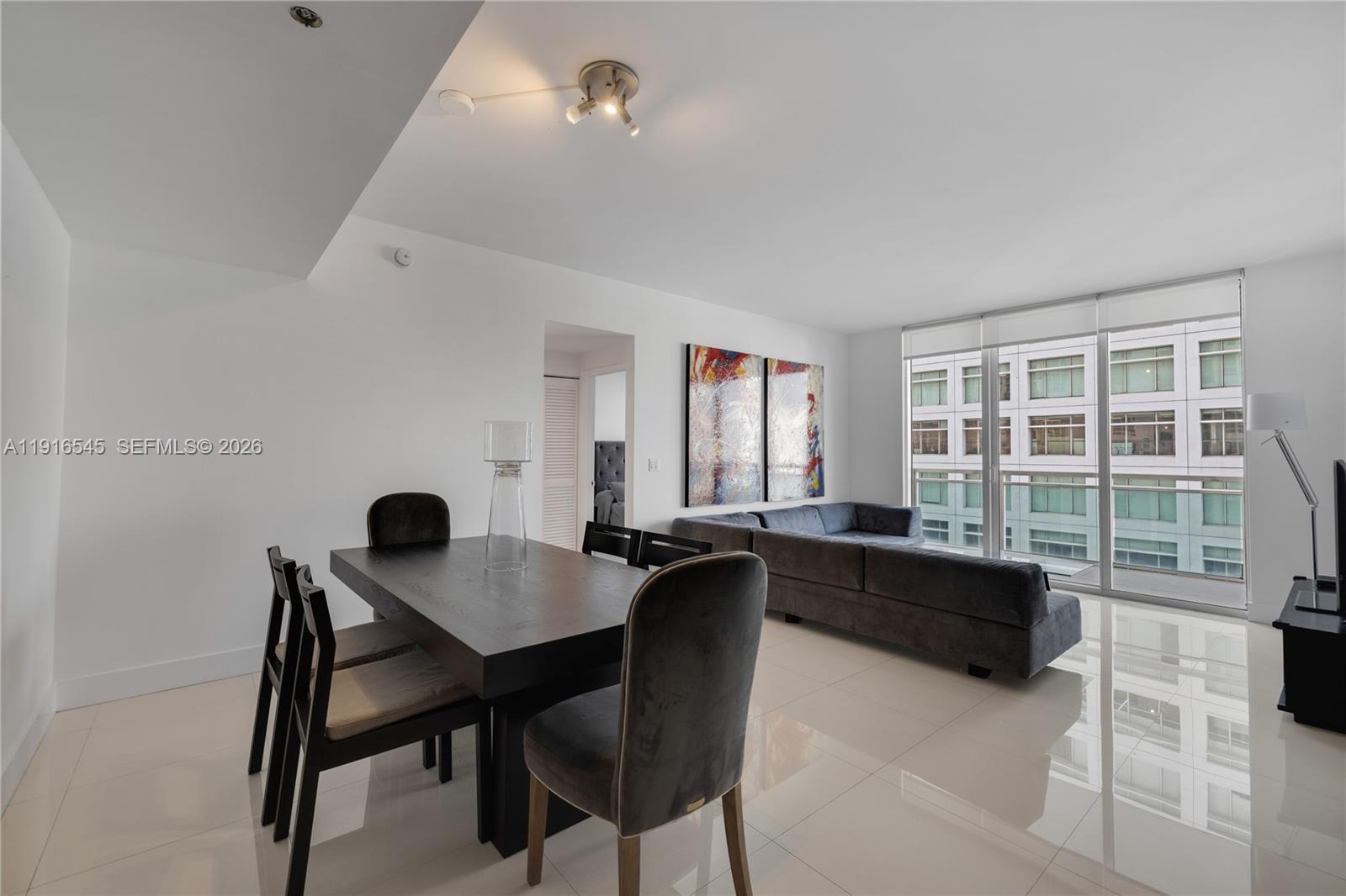 950 Brickell Bay Dr #1404, Miami FL 33131