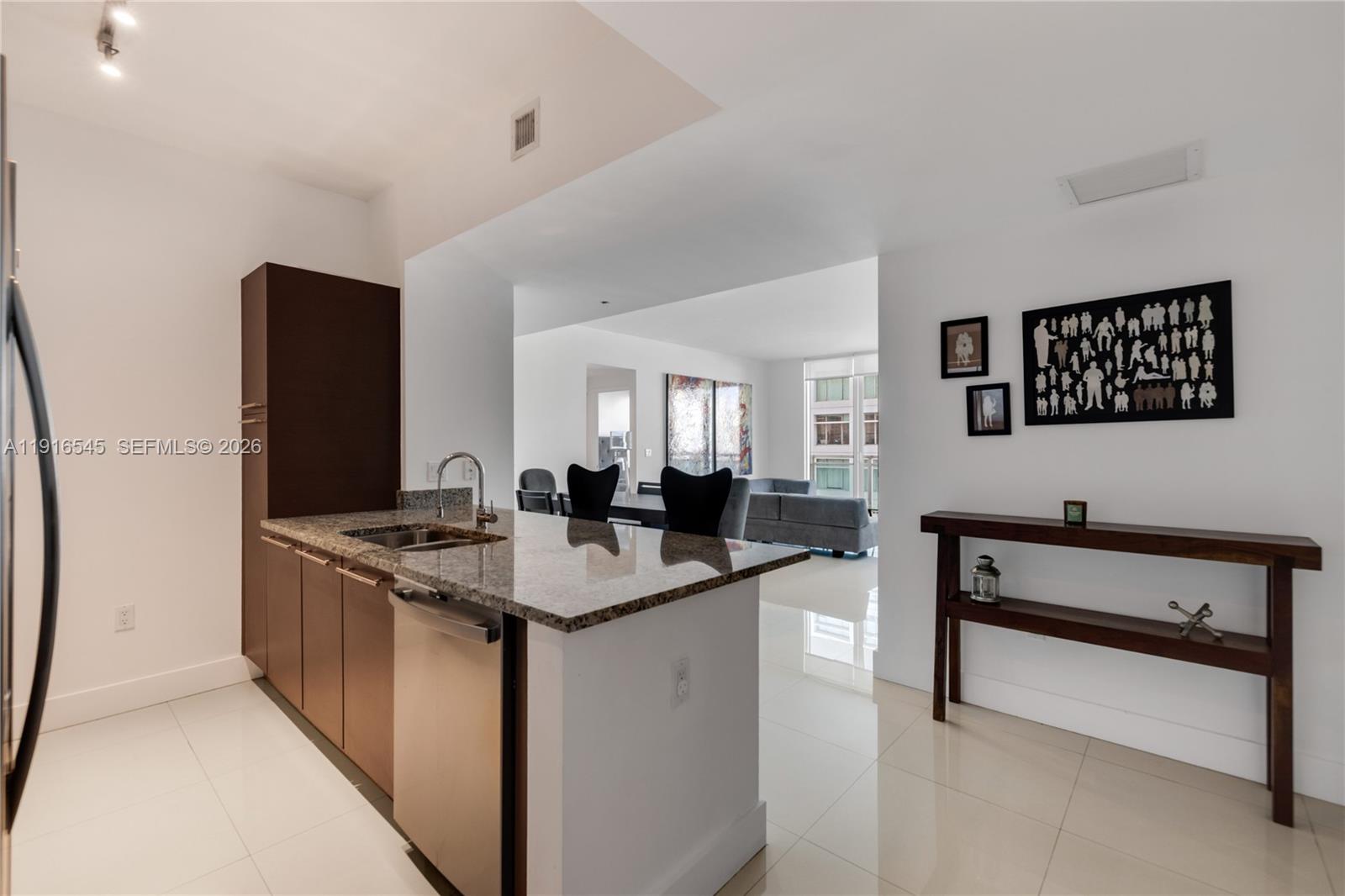 950 Brickell Bay Dr #1404, Miami FL 33131