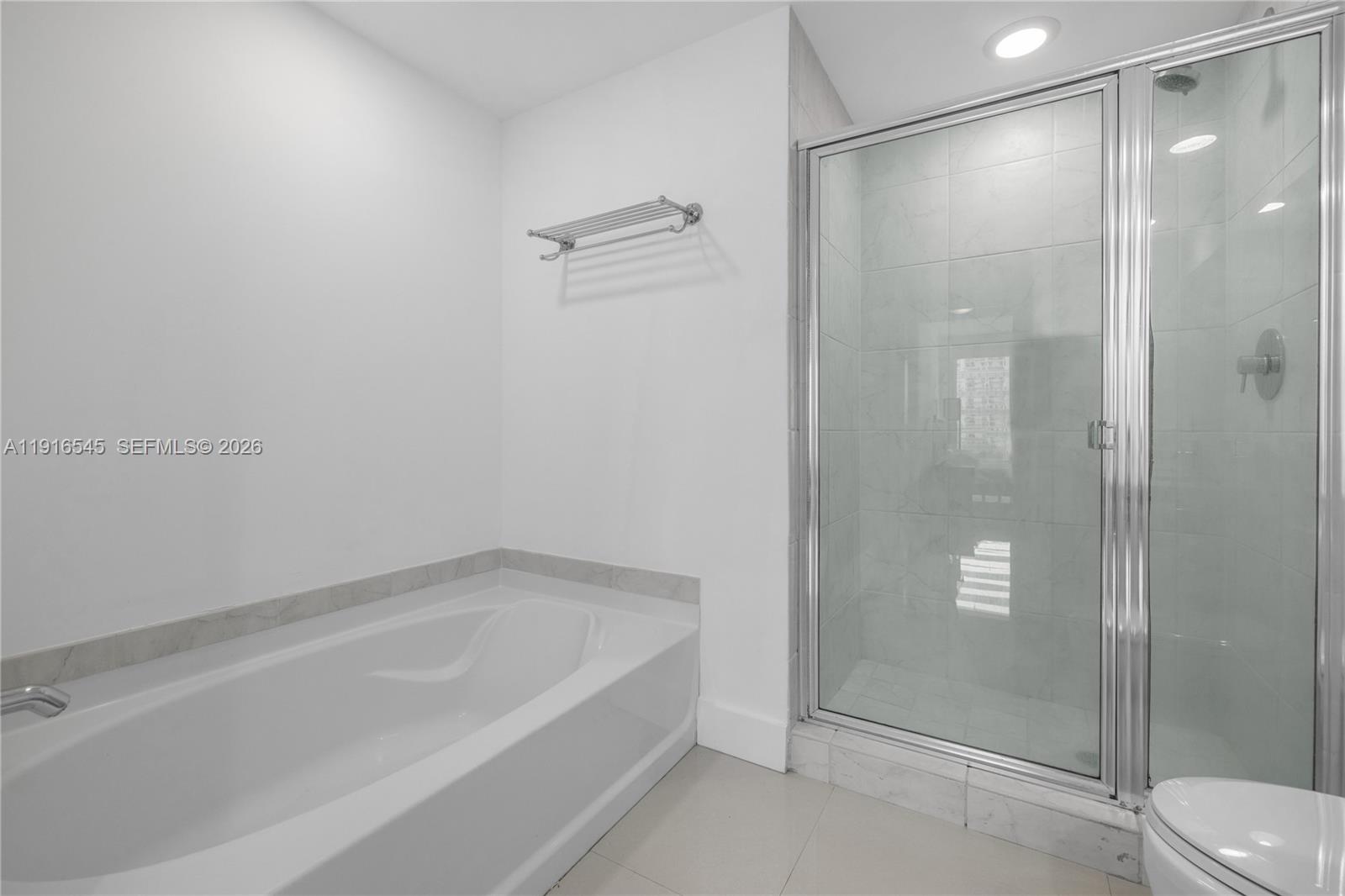 950 Brickell Bay Dr #1404, Miami FL 33131