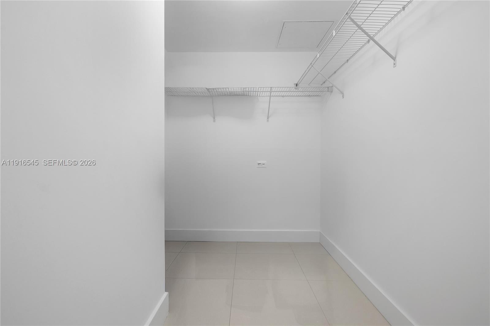 950 Brickell Bay Dr #1404, Miami FL 33131