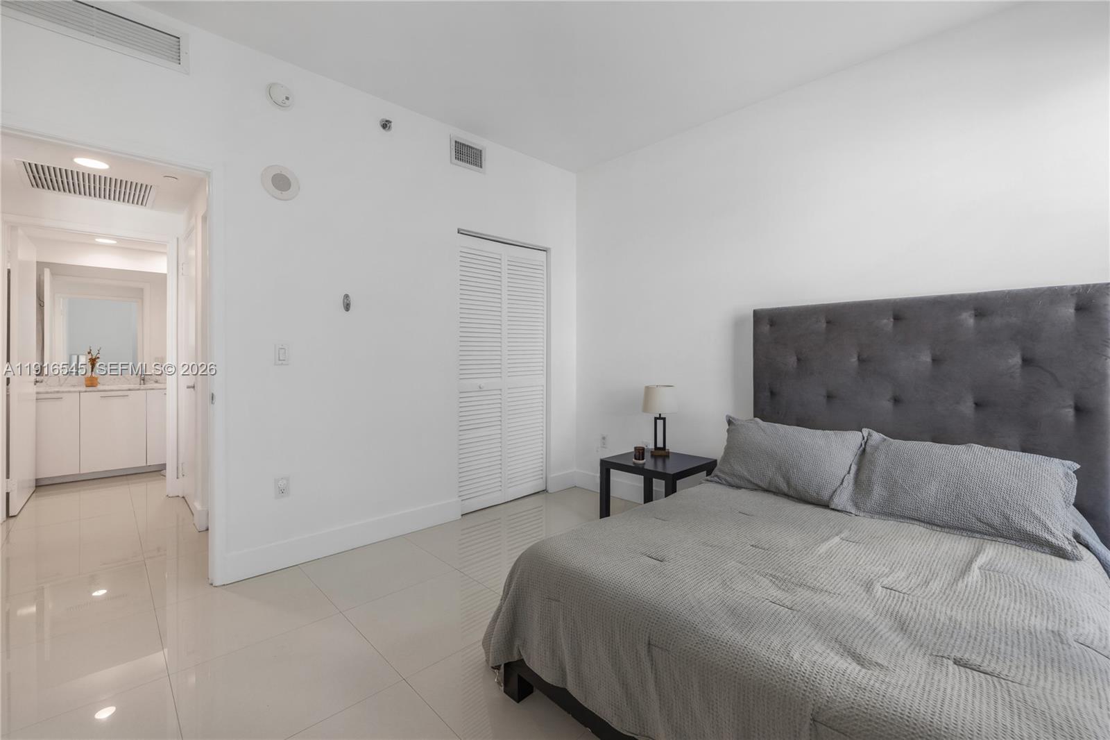 950 Brickell Bay Dr #1404, Miami FL 33131