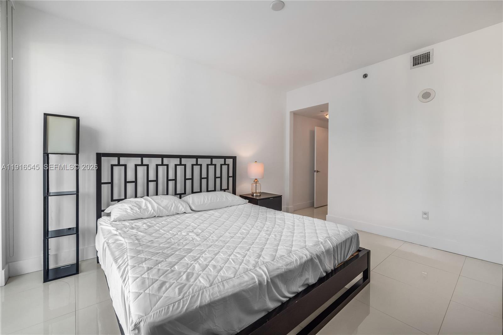 950 Brickell Bay Dr #1404, Miami FL 33131