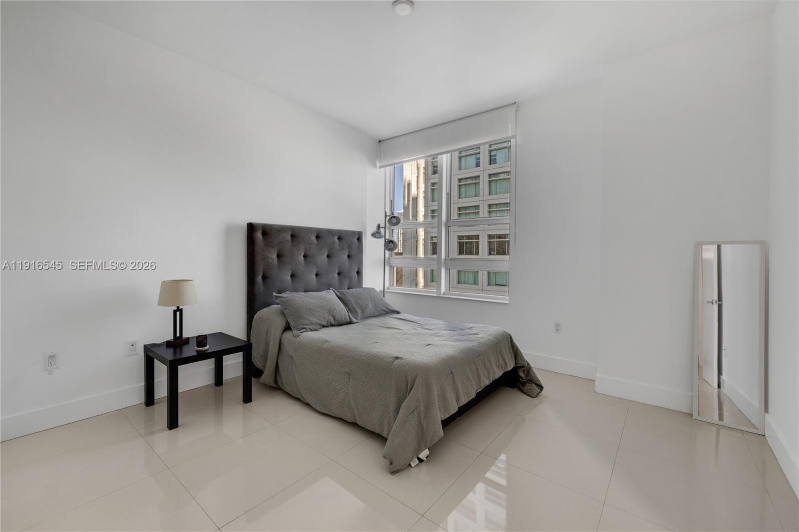 950 Brickell Bay Dr #1404, Miami FL 33131
