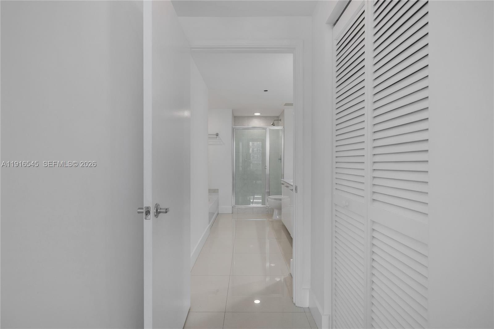 950 Brickell Bay Dr #1404, Miami FL 33131