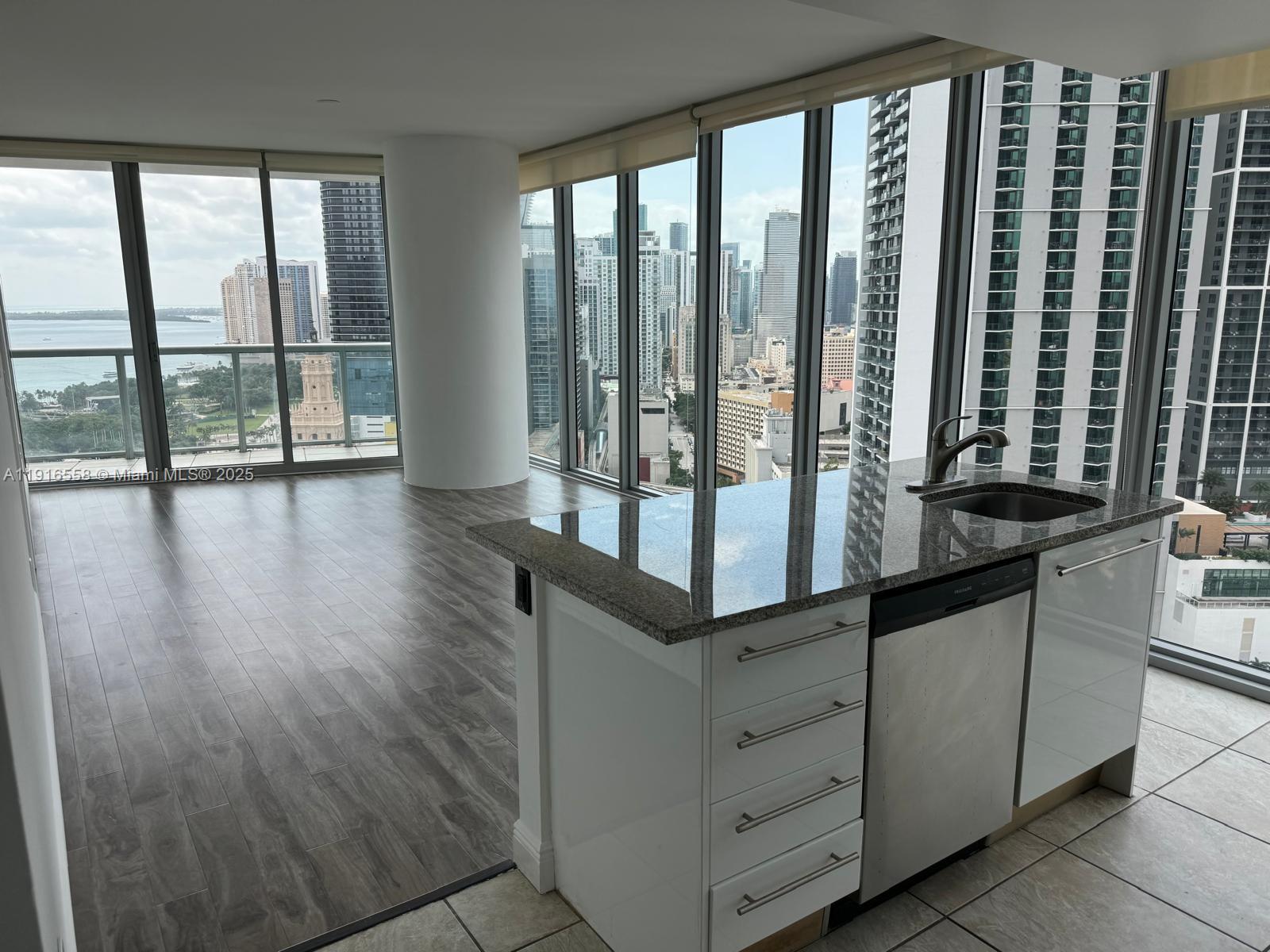 888 Biscayne Blvd #2801, Miami FL 33132