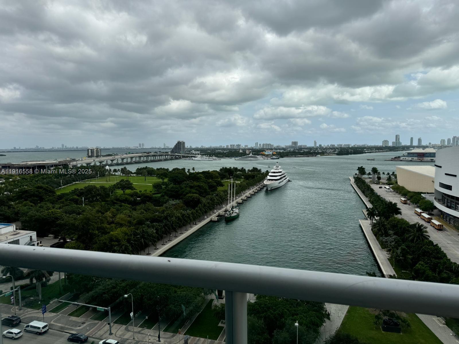 888 Biscayne Blvd #2801, Miami FL 33132