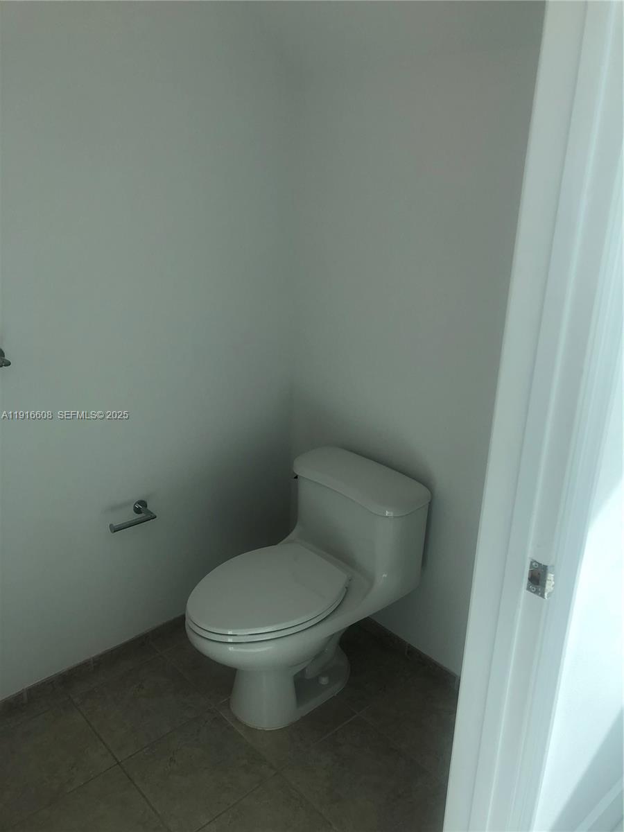 60 SW 13th St #2803, Miami FL 33130
