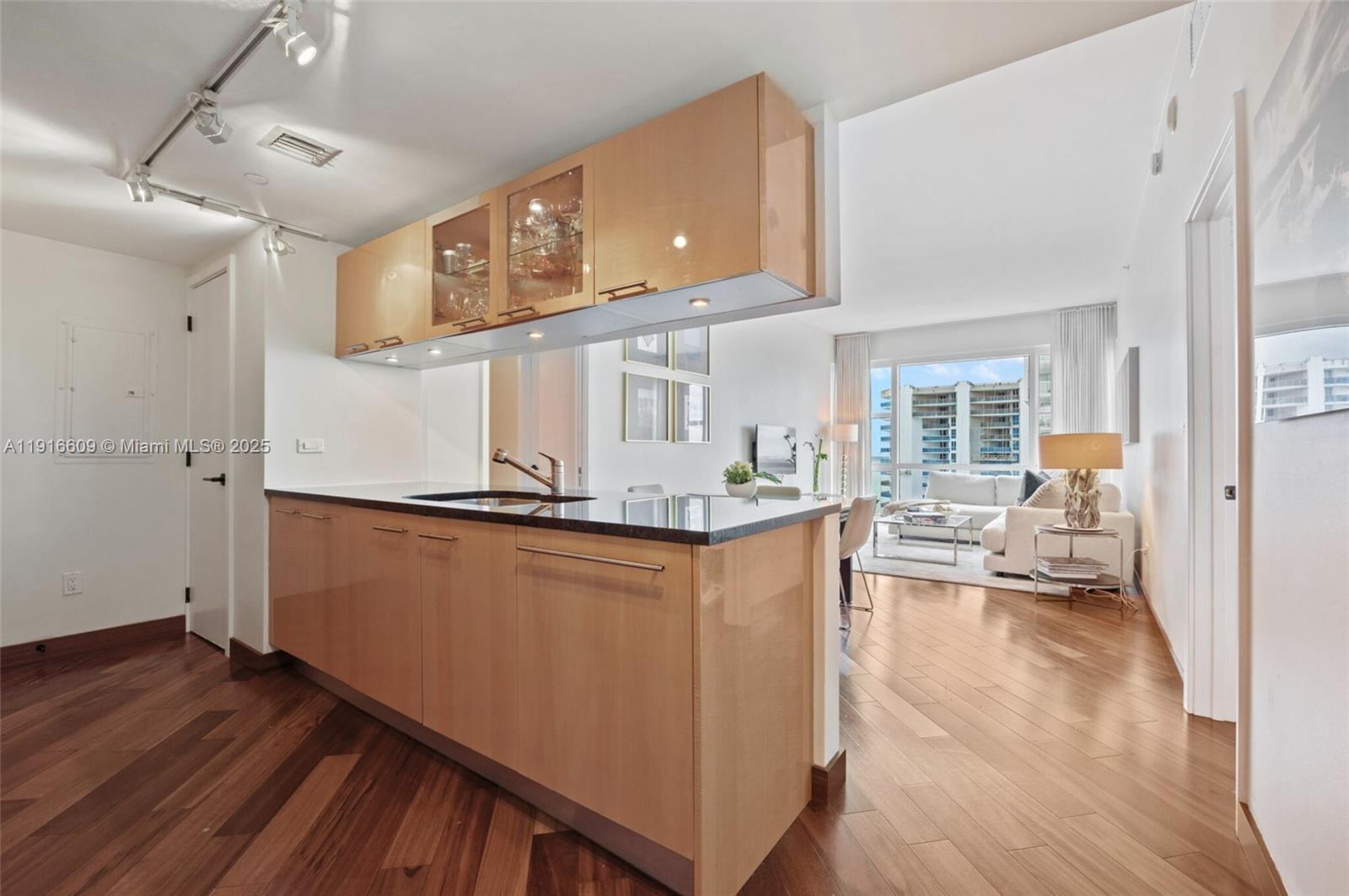 6801 Collins Ave #PH06 (Deed PH 10), Miami Beach FL 33141