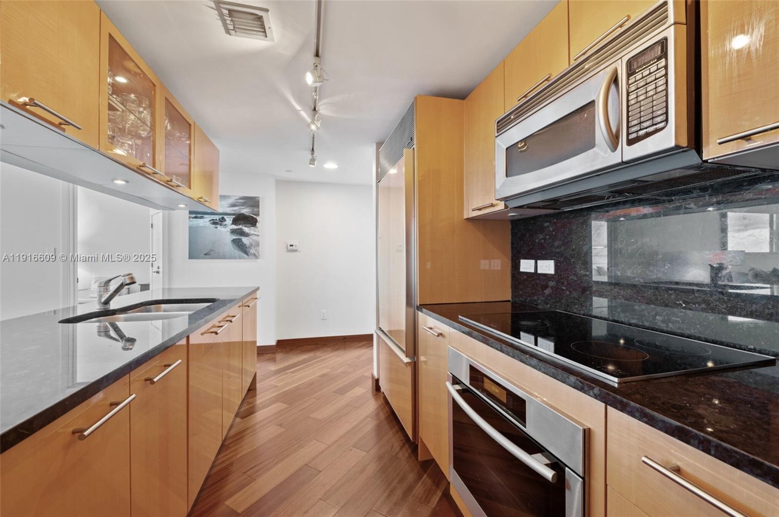 6801 Collins Ave #PH06 (Deed PH 10), Miami Beach FL 33141