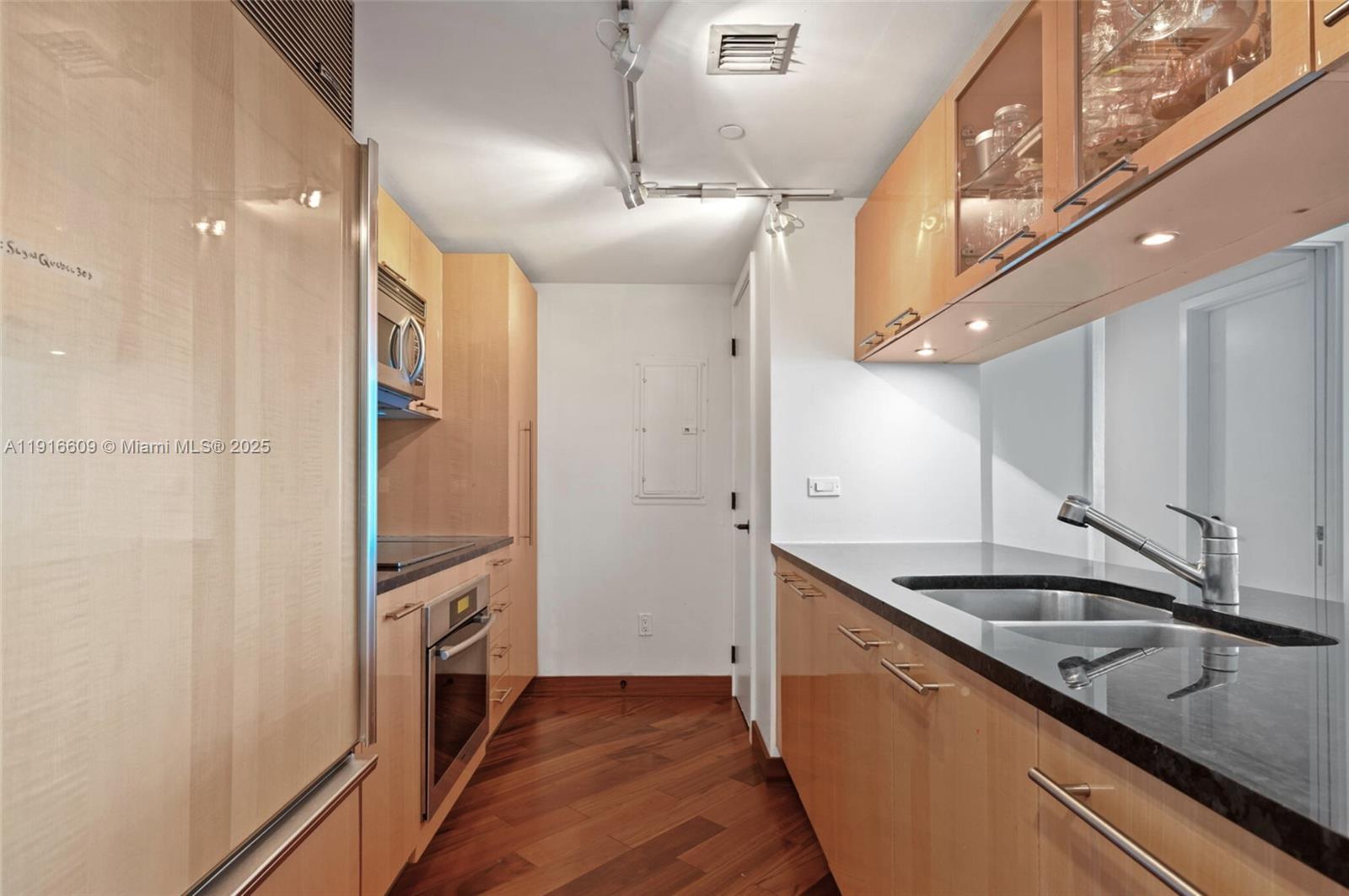 6801 Collins Ave #PH06 (Deed PH 10), Miami Beach FL 33141