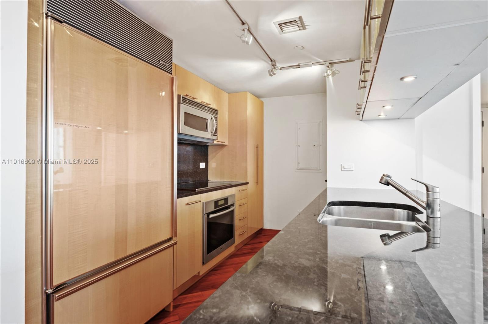 6801 Collins Ave #PH06 (Deed PH 10), Miami Beach FL 33141