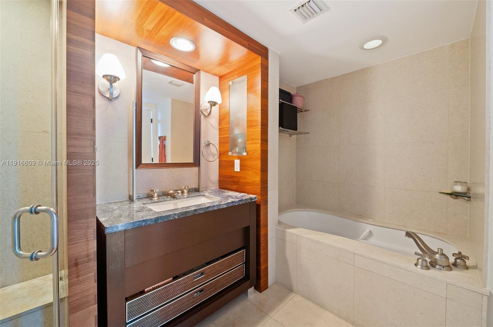 6801 Collins Ave #PH06 (Deed PH 10), Miami Beach FL 33141