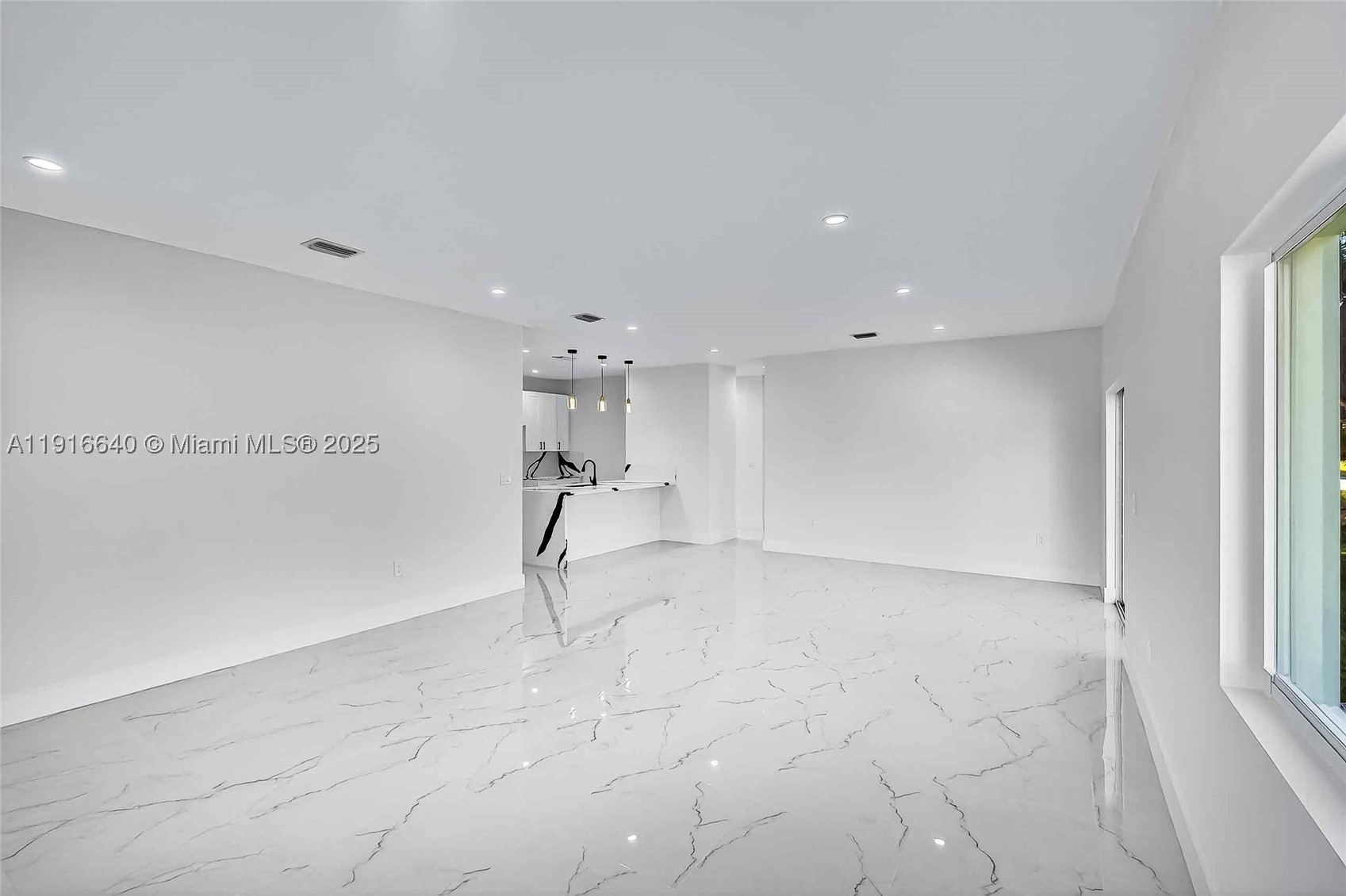 1346 NW 44th St, Miami FL 33142