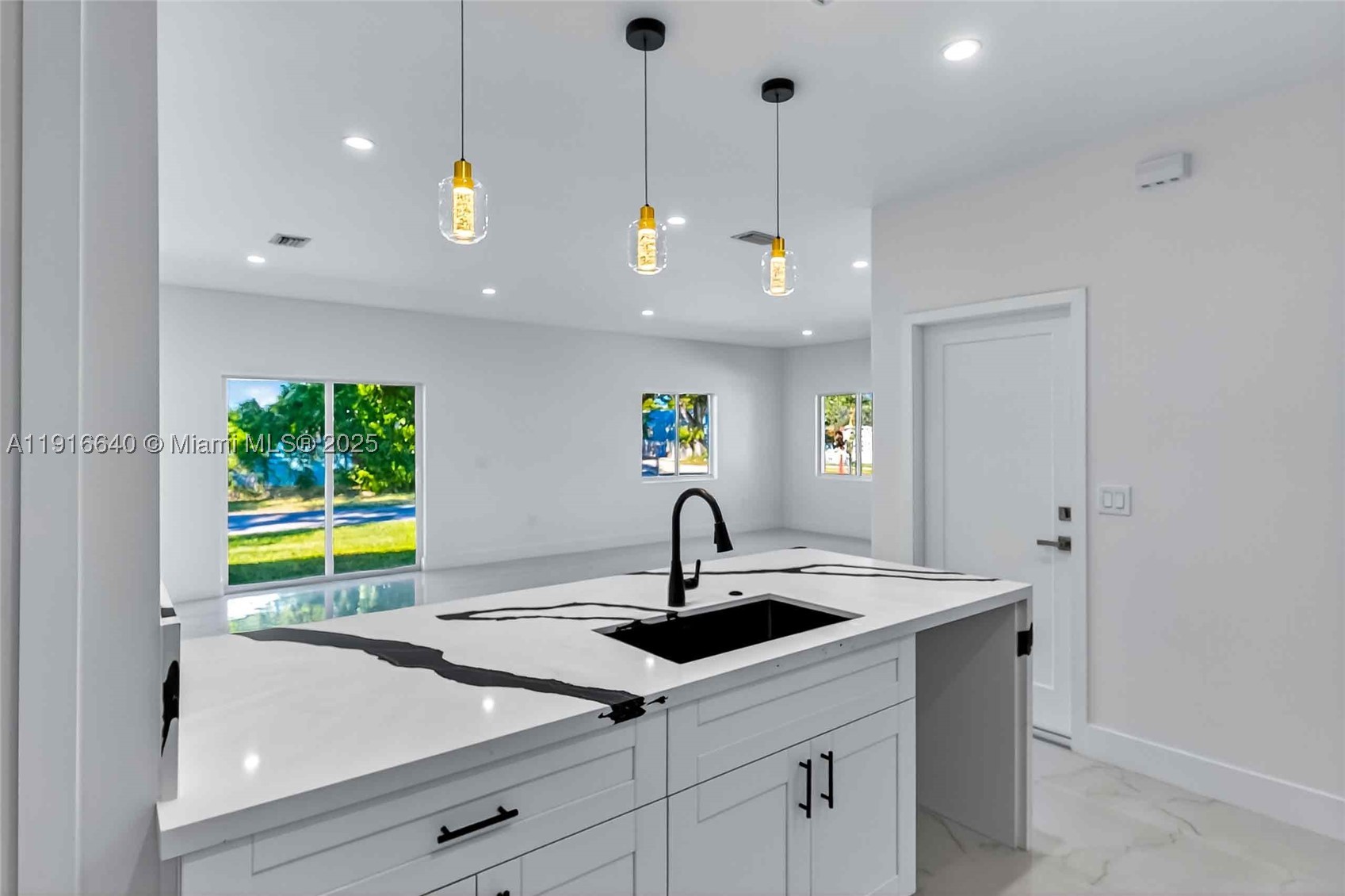 1346 NW 44th St, Miami FL 33142