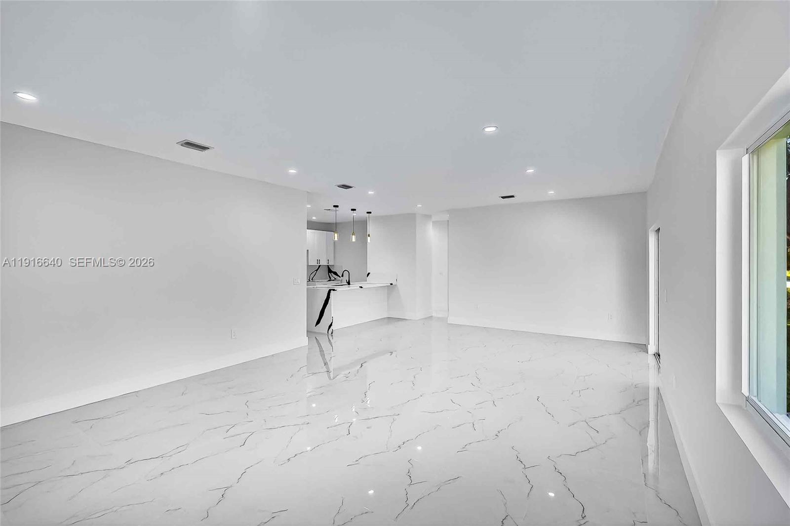 1346 NW 44th St, Miami FL 33142