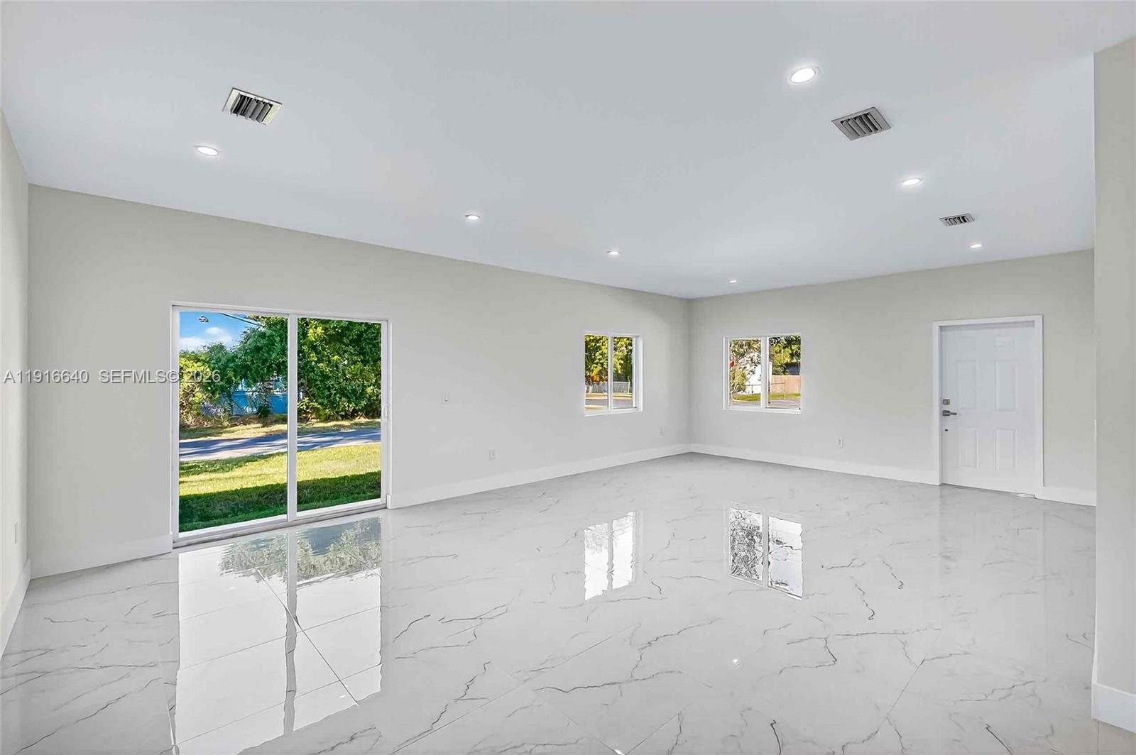 1346 NW 44th St, Miami FL 33142