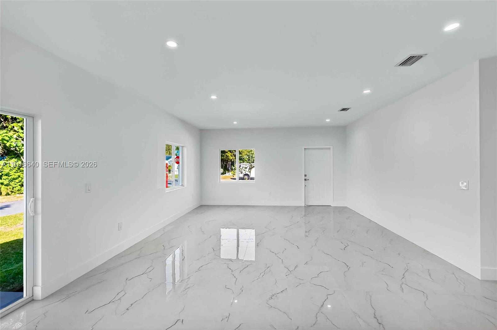 1346 NW 44th St, Miami FL 33142