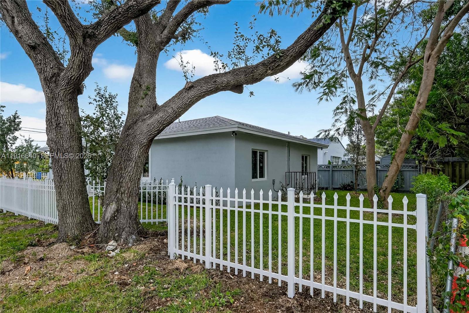 1346 NW 44th St, Miami FL 33142